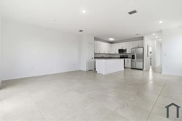 4 bed, 1922 sqft, $3,500 — Photo 4