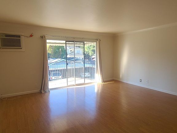 4th image of 568 Saint John St APT 9