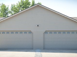 2934 Popplewood Ct, Suamico, WI 54173