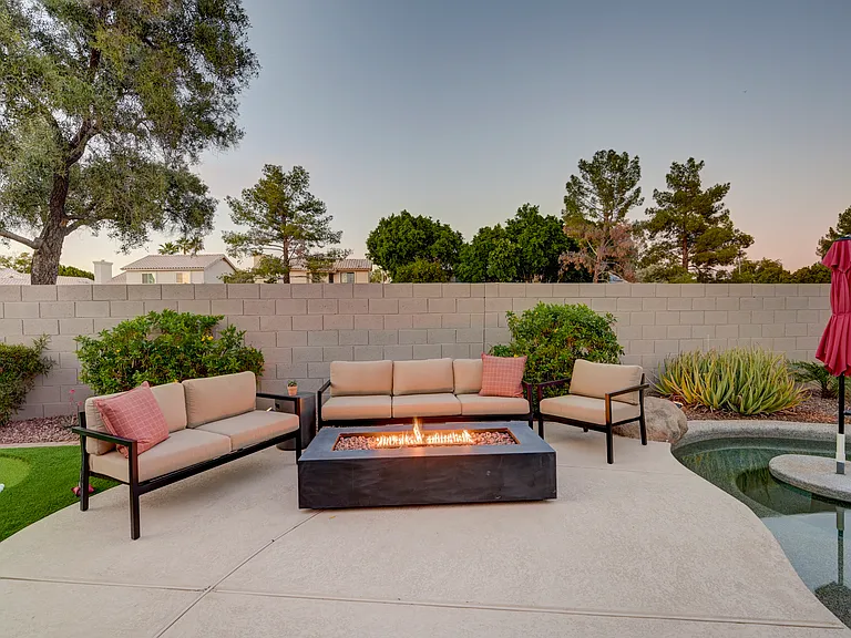 2144 W Olive Way — Photo 14