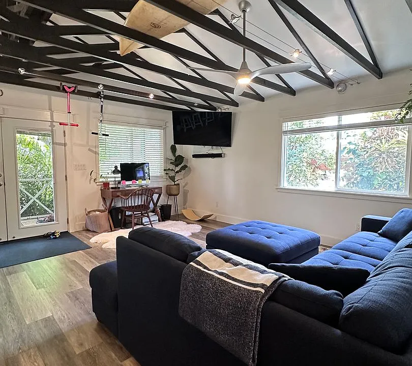 42 Kupono St
