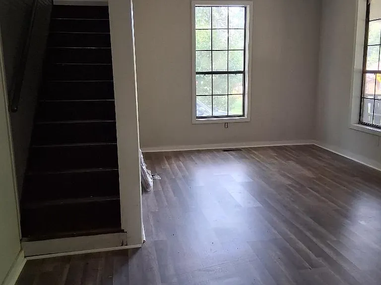 1116 Potter Ave — Photo 3