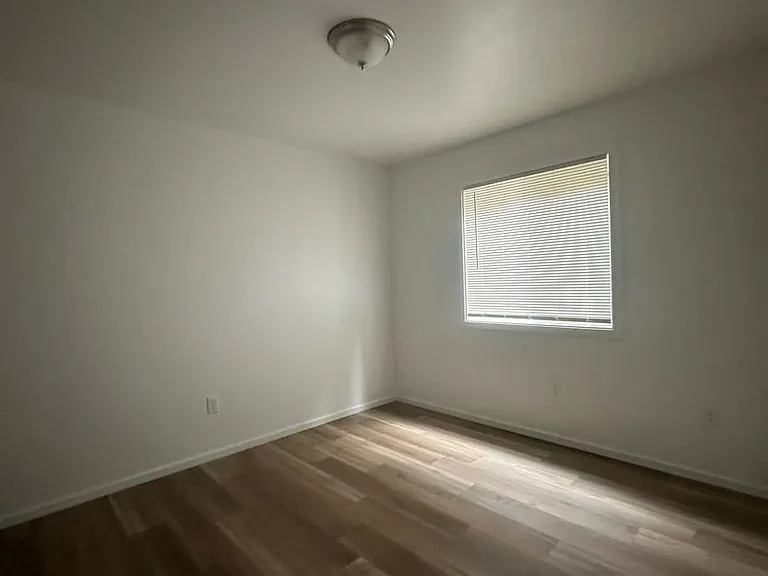 1351 NE 162nd Ave — Photo 13