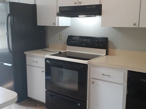 3rd image of 5645 Summerside Ln #40B