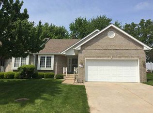 3427 Maple Glen Dr, Bettendorf, IA 52722