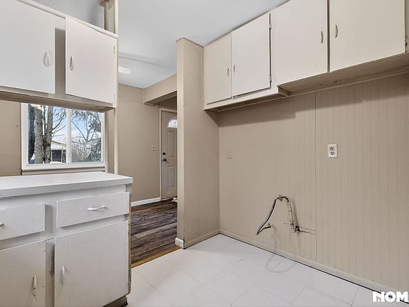 2nd image of 529 Emerson Ave