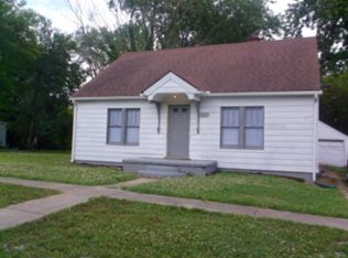 808 6th St, Carmi, IL 62821