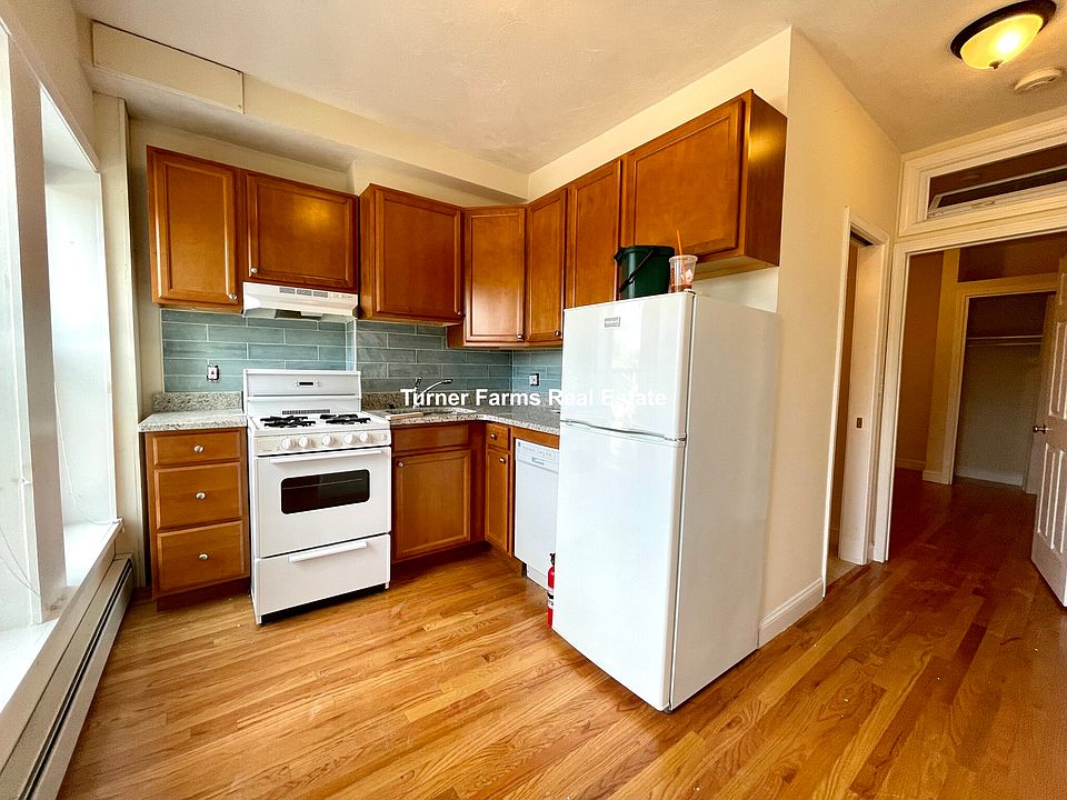 1st image of 1054 Cambridge St Front 2