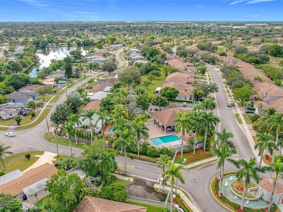 2nd image of 8051-6 S Aragon Blvd