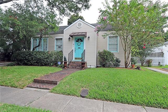 1st image of 12 Beverly Garden Dr