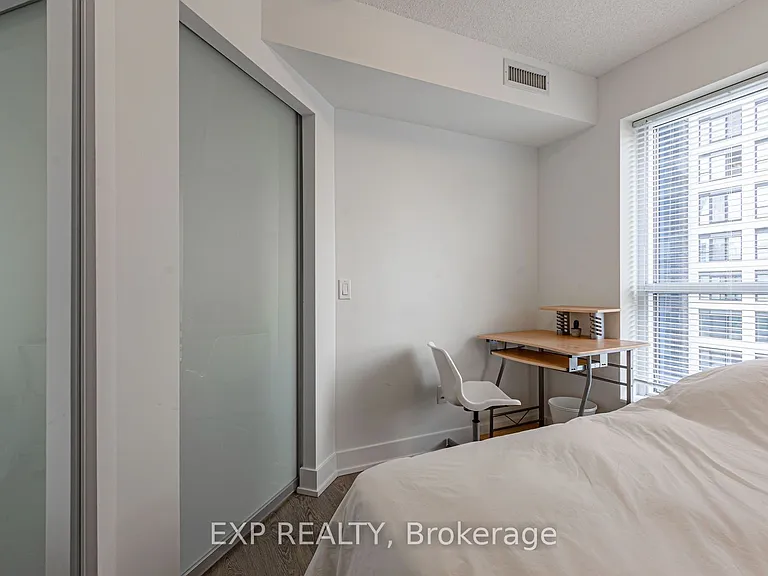 7 Mabelle Ave #804 — Photo 16