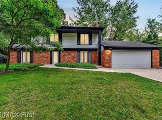 30166 E Lincolnshire St, Beverly Hills, MI 48025