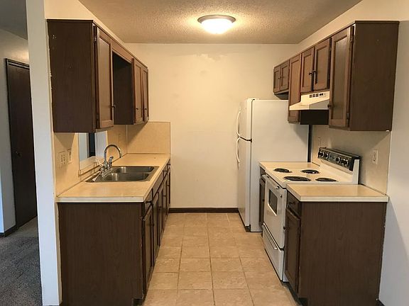 2nd image of 370 Oxford Ct APT 3