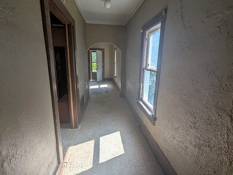 1515 S Lydia Ave — Photo 6