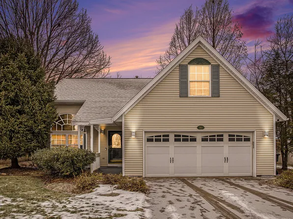 9864 Mariner St, Portage, MI 49002