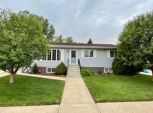 2035 8th Ave E, Williston, ND 58801