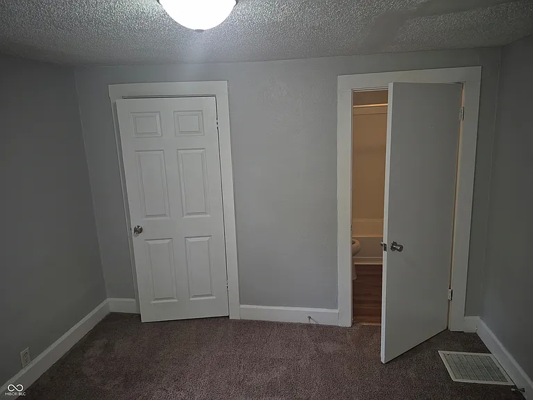 3338 N Kenwood Ave — Photo 17