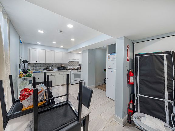 4th image of 711 12th St