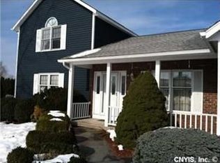 7513 Shalako Cir, Baldwinsville, NY 13027