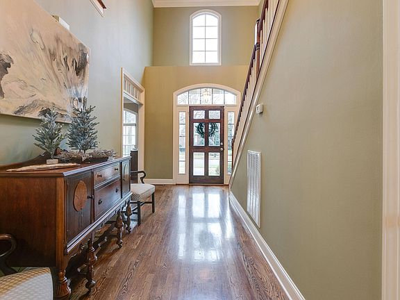 2nd image of 818 Willowsprings Blvd