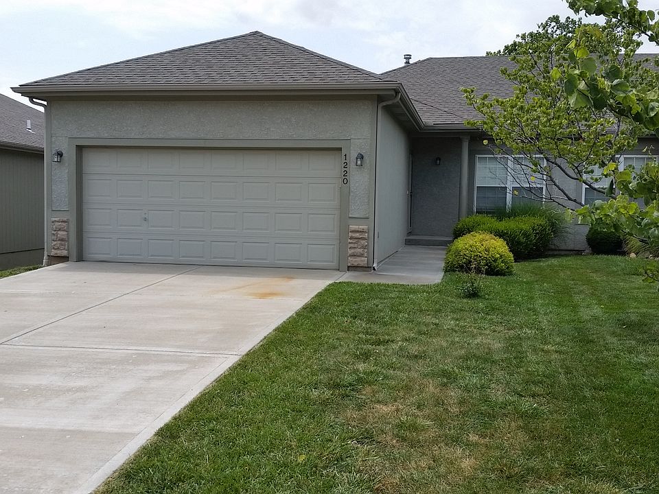 1st image of 1220 N 132nd St