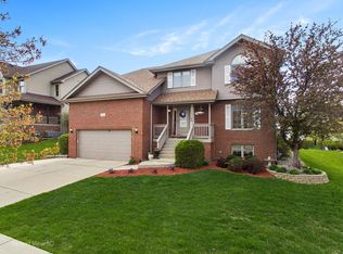 420 Kromray Rd, Lemont, IL 60439