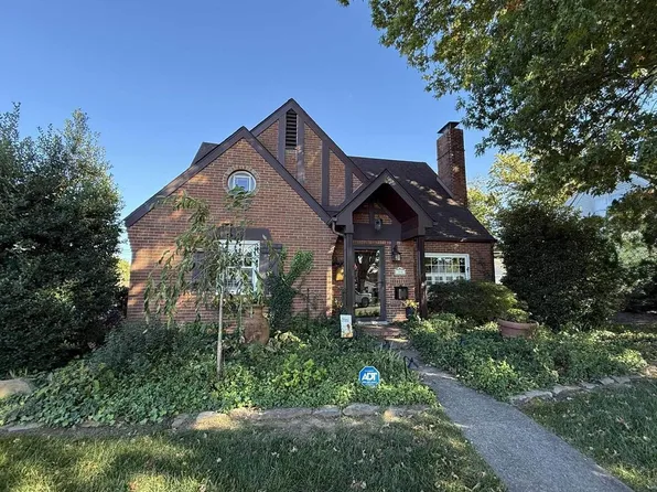 200 S 12th St, Herrin, IL 62948