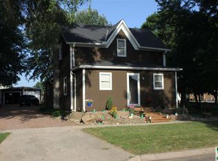 507 Elm St, Ireton, IA 51027