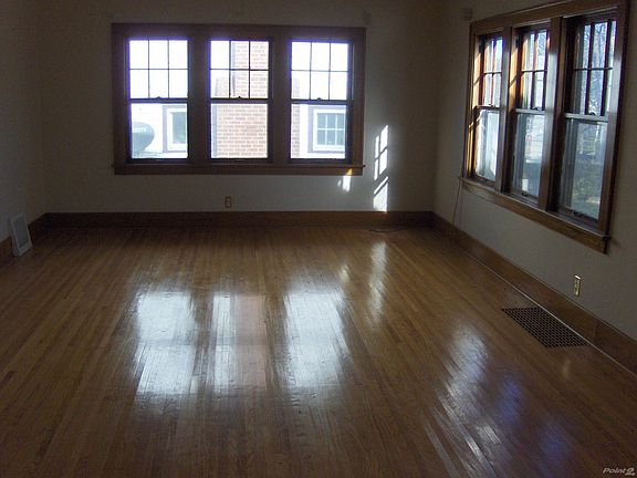 2nd image of 3119 Jones St