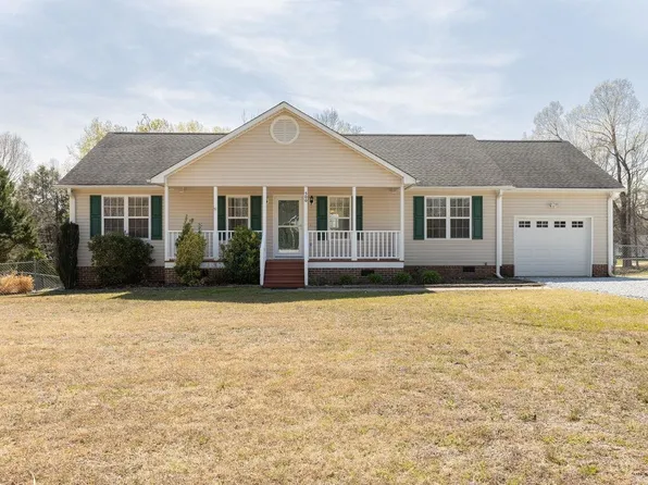 500 Hiking Trl, Benson, NC 27504