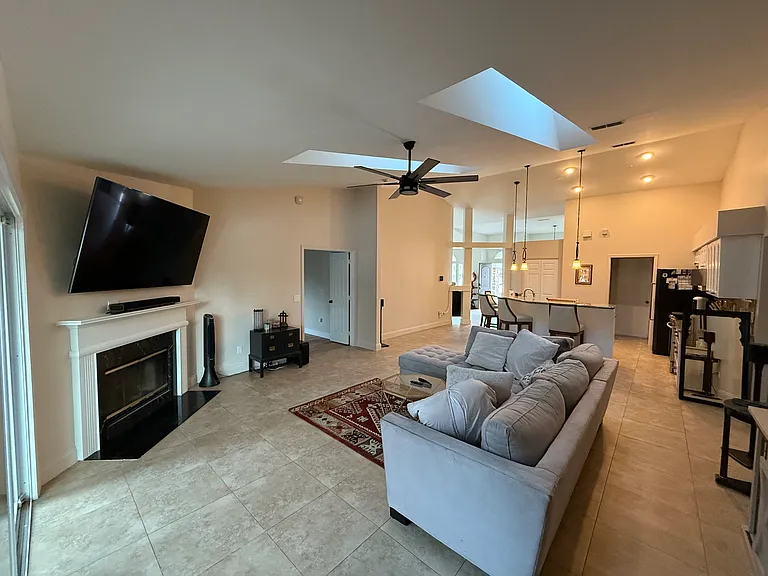 2126 Hovington Cir W — Photo 16