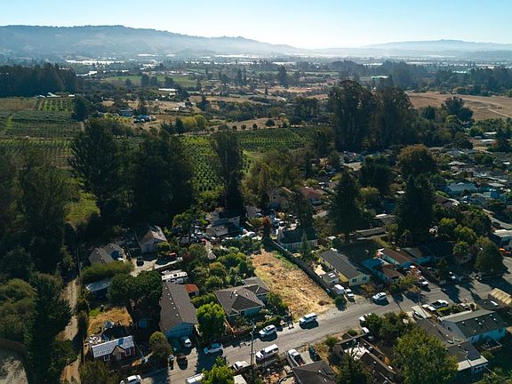 5th image of 32 Crow Ave