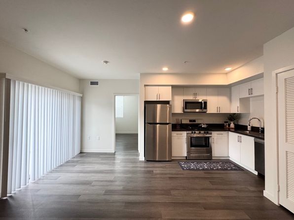 10555 Bloomfield St #205