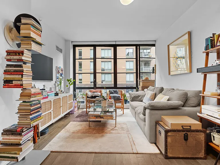 261 W 25th St #4A — Photo 1