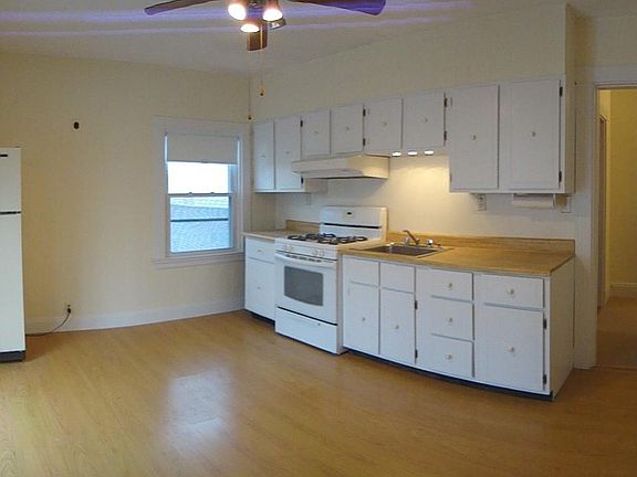 2nd image of 104 Campbell Ave #2