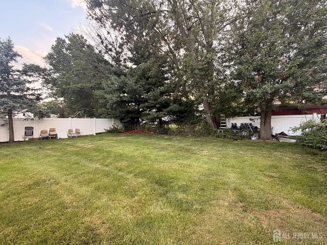 4 bed, 2.0 bath, 1728 sqft, $3,500 — Photo 3