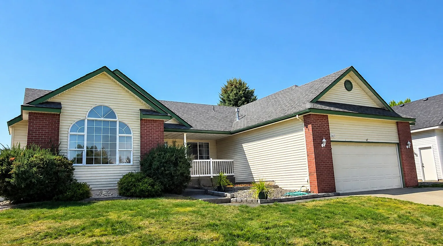 3 bed, 1954 sqft, $2,800 — Photo 1