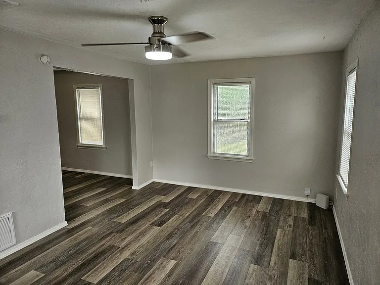 513 E Boeing Dr — Photo 7
