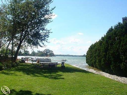 4th image of 2141 Willow Beach St