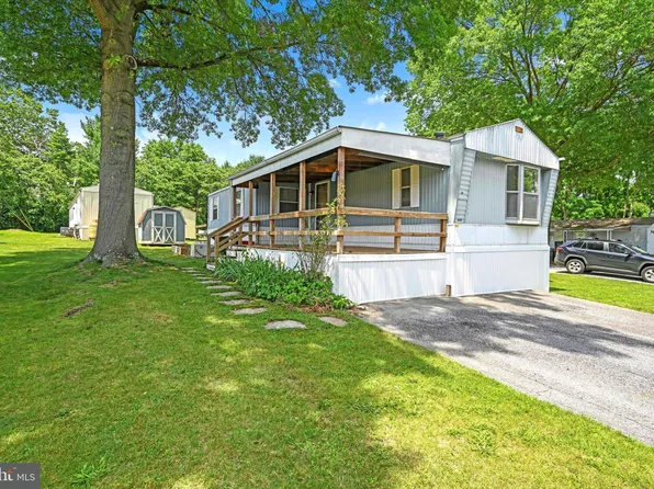 33 Opal Dr, Lititz, PA 17543