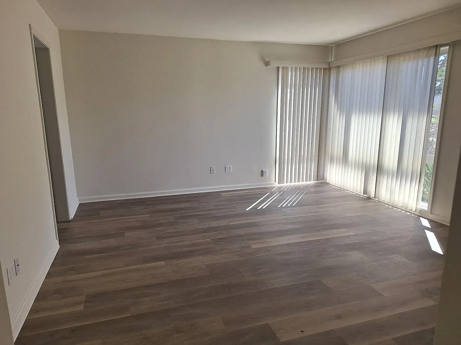 2 bed, 800 sqft, $2,865 — Photo 3