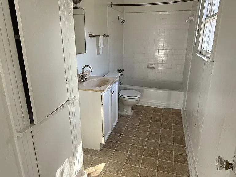 1601 Francis St — Photo 9