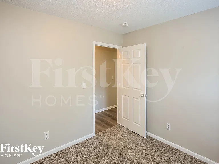 414 Chrysler St — Photo 11