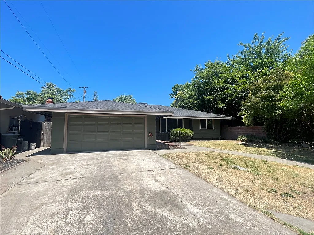 906 Tina Way photo 1