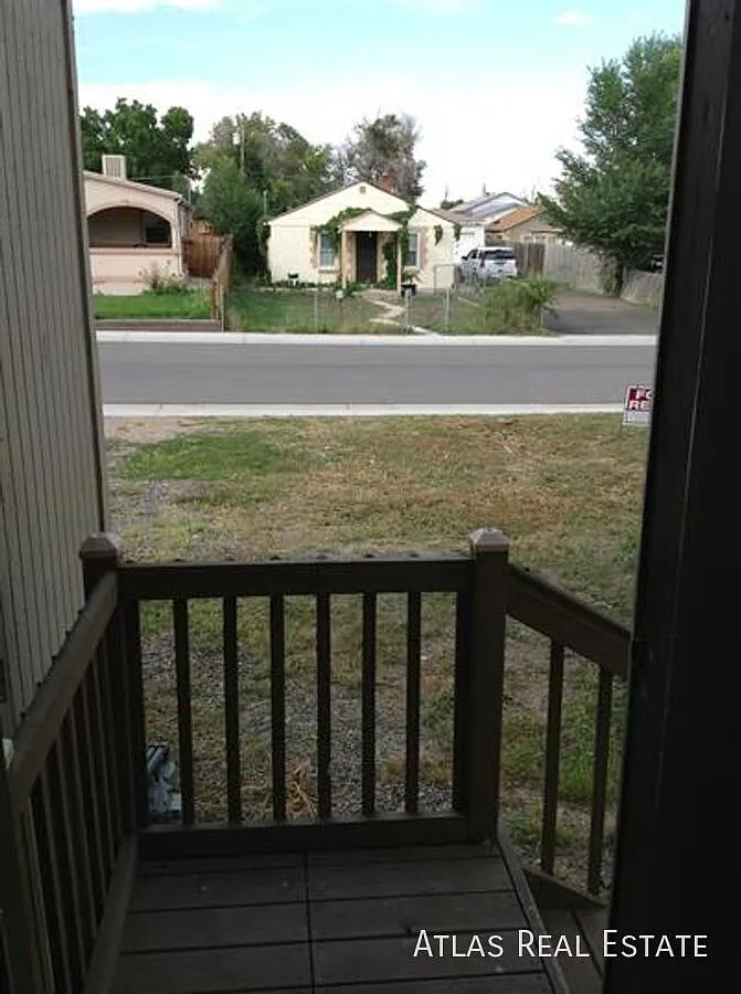 Amazing Opportunity! 3 Bed 1 Bath Townhouse! with One Car Garage! — Photo 3