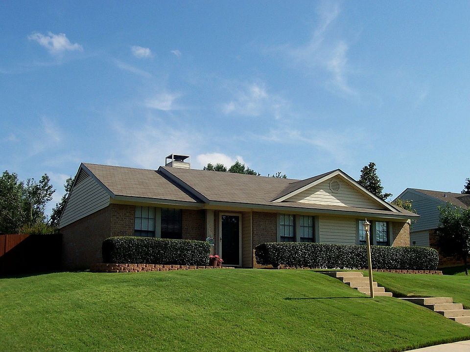 1st image of 706 Walnut Dr