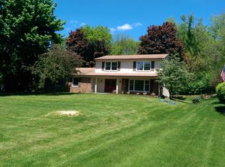 152 Harbor Dr, Lake Barrington, IL 60010