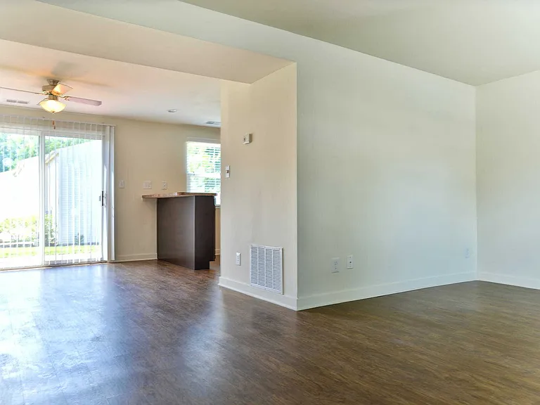 2015-05-28_Lake Village Apartments-021