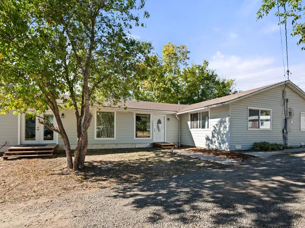 585 Craiglea Dr, Eagle Pt, OR 97524