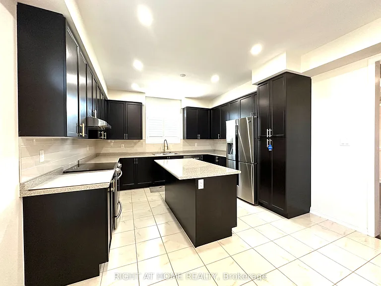 116 Hurst Dr — Photo 16
